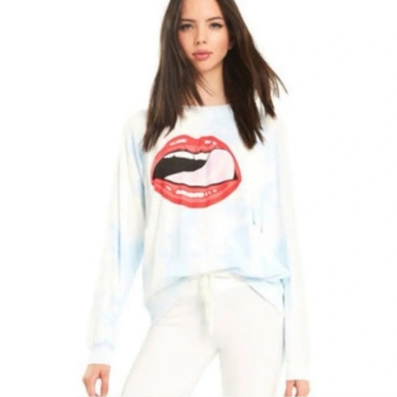 Wildfox Femme Fatale Sommers Pullover
Lightweight Sweater Size Small - Picture 1 of 4